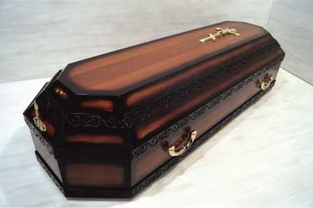 Гробы лакированные Гроб восьмигранный «Гикори с прямым багетом»